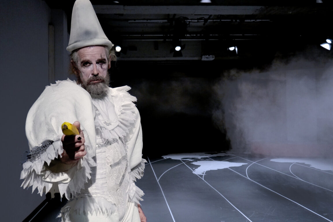 foto Ashes to ashes